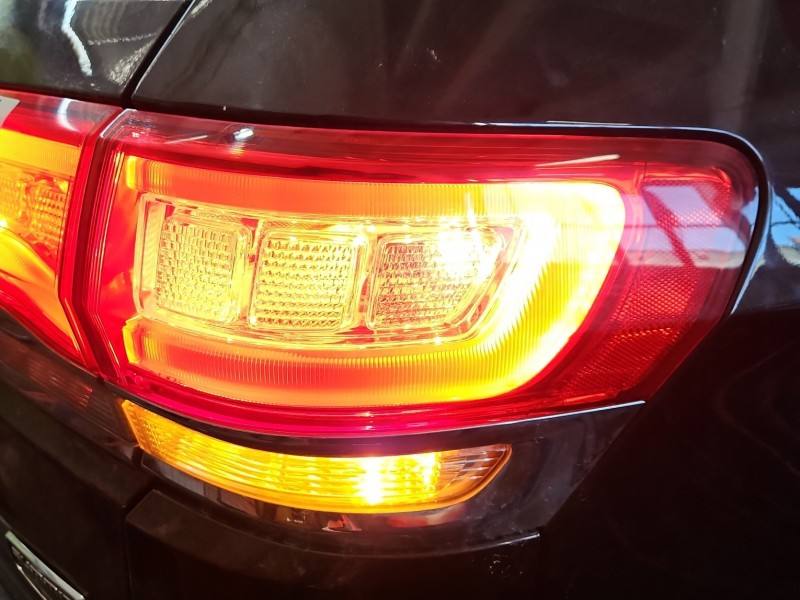 Ліхтар задній правий Jeep Grand Cherokee P68110000AE