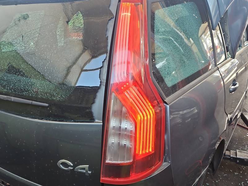 Фонарь задний правый Citroen C4 00946602