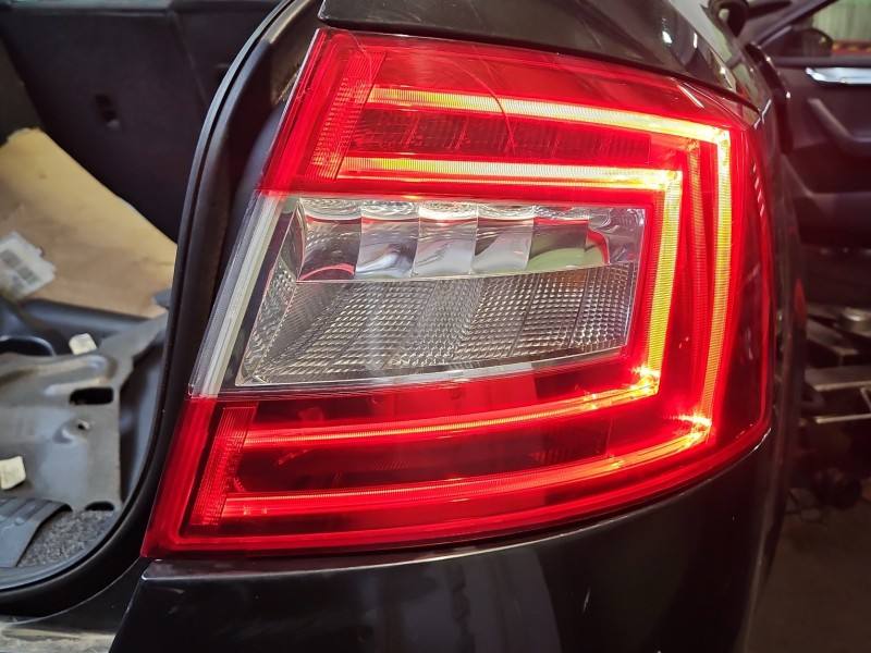 Ліхтар задній правий Skoda Octavia 3 5E5945112A