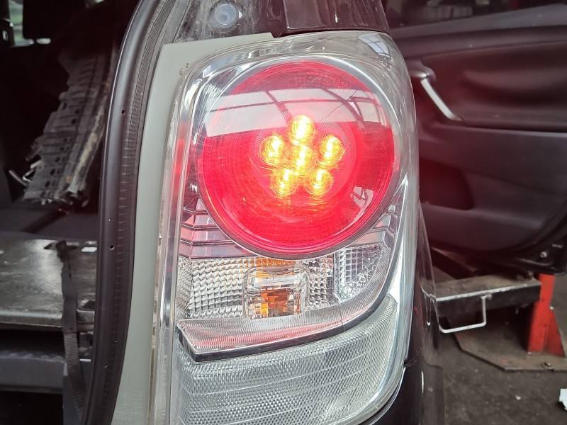 Фонарь задний правый Toyota Verso
