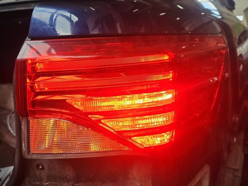 Ліхтар задній правий Toyota Avensis T27