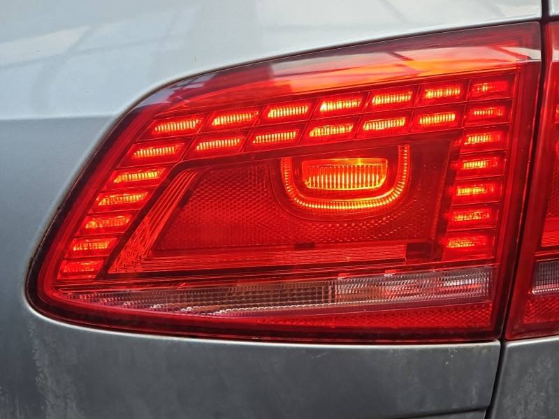 Ліхтар задній правий Volkswagen Passat B7 — фото деталі 2