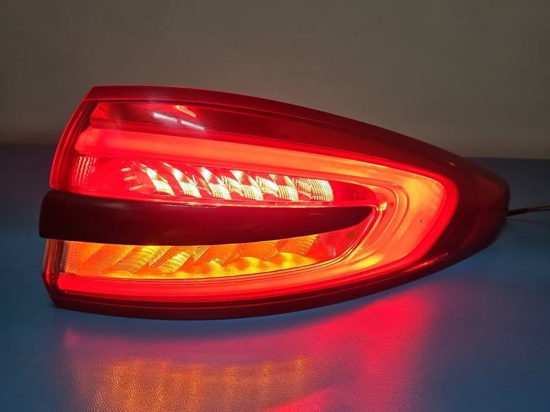 Ліхтар задній правий Ford Fusion HS73-13404-AD