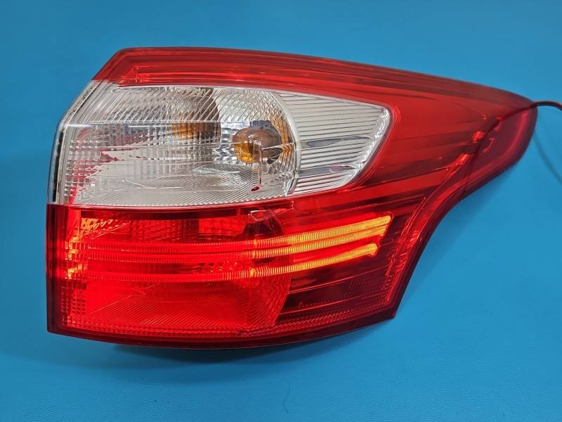 Фонарь задний правый Ford Focus BM51-13404-G