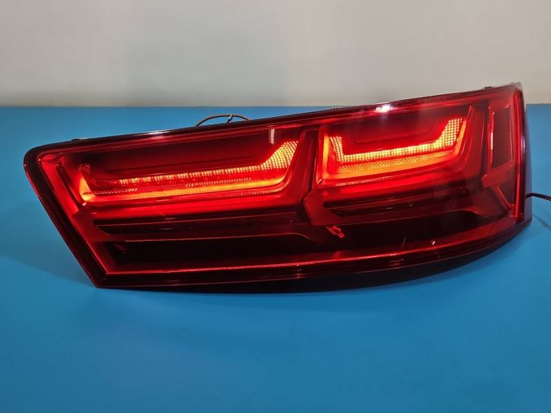 Ліхтар задній правий Audi Q7 4M0945093D