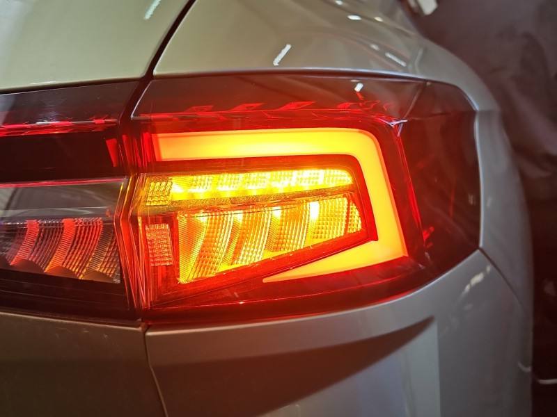 Ліхтар задній правий Skoda Superb 4 3P0945096