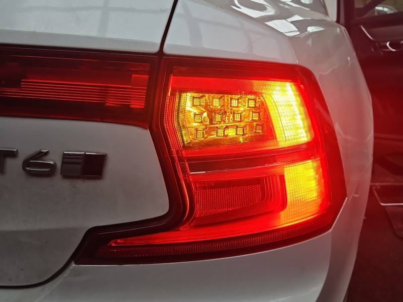 Фонарь задний правый Volvo S90 31371827