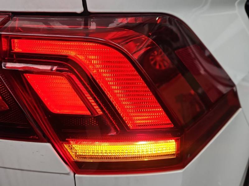 Ліхтар задній правий Volkswagen Tiguan 5NA945096D