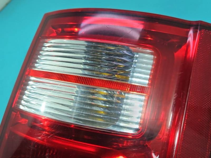 Фонарь задний правый Dodge Caravan — фото детали 5