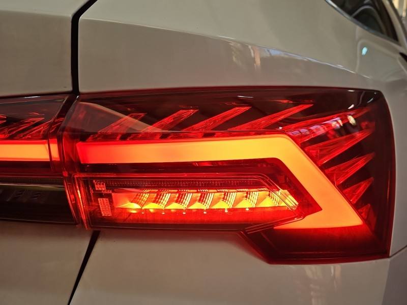 Ліхтар задній правий Skoda Octavia 4 5E3945208B