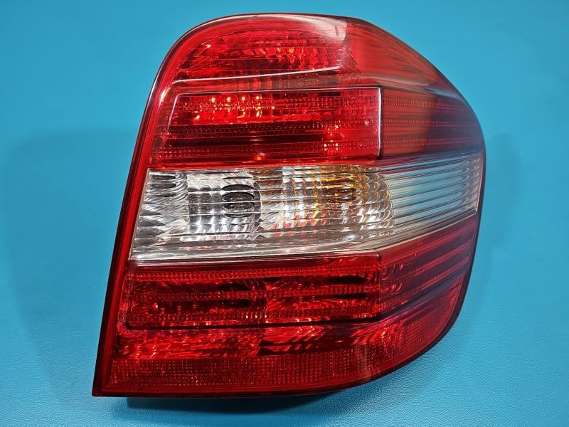 Ліхтар задній правий Mercedes ML W164 A1649061000