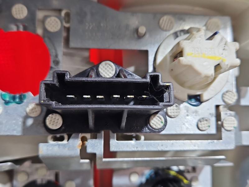Ліхтар задній правий Mercedes ML W164 A1649061000 — фото деталі 5