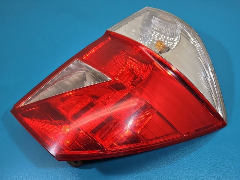 Ліхтар задній правий Honda FR-V