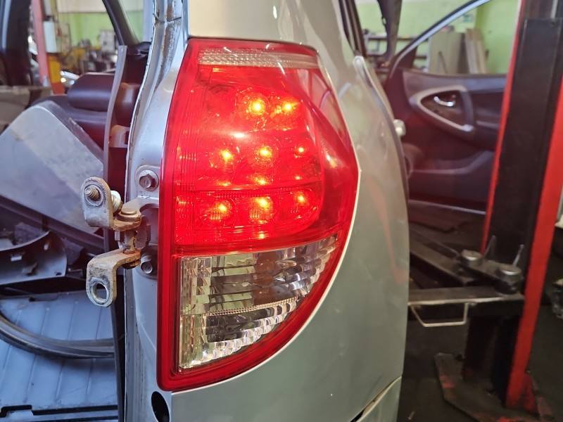 Фонарь задний правый Toyota Rav4