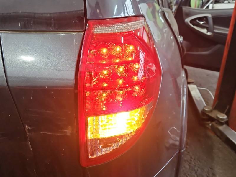Фонарь задний правый Toyota Rav4