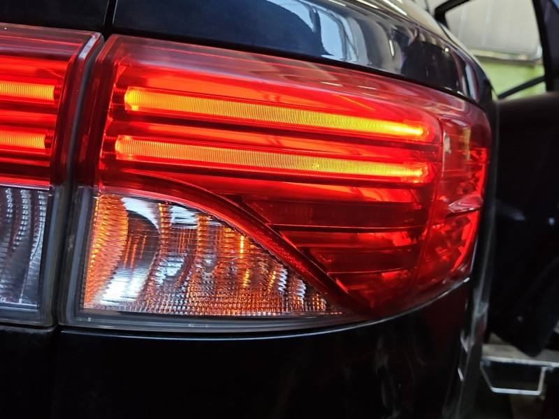 Ліхтар задній правий Toyota Avensis T27