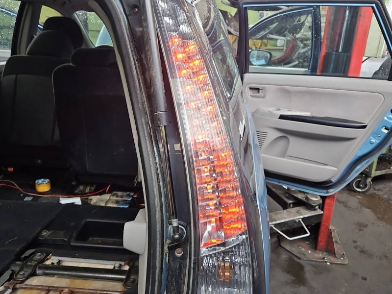 Фонарь задний правый Mitsubishi Grandis