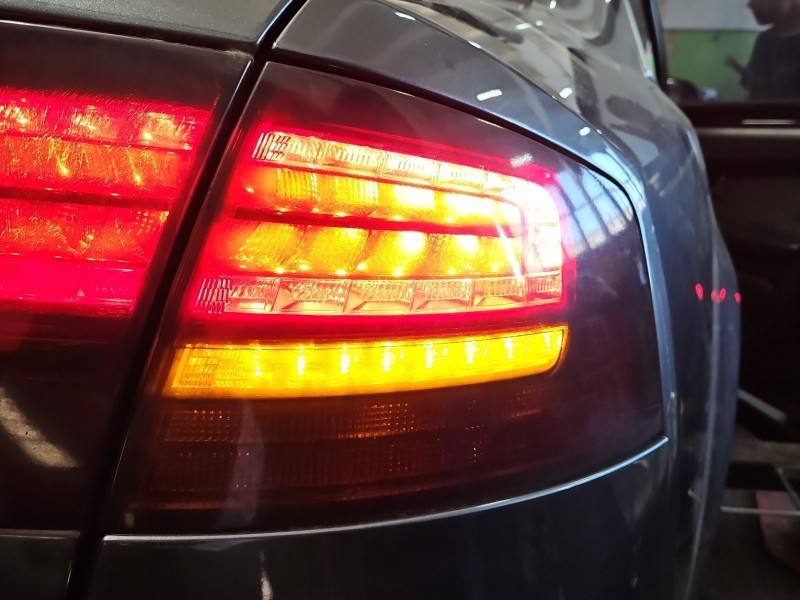Ліхтар задній правий Audi A8 D3 4E0945096H
