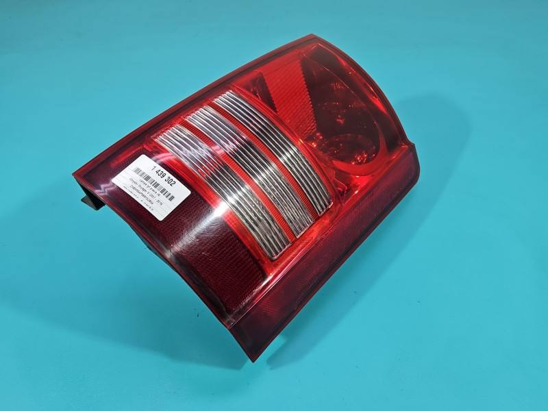 Фонарь задний правый Chrysler Voyager 30235645