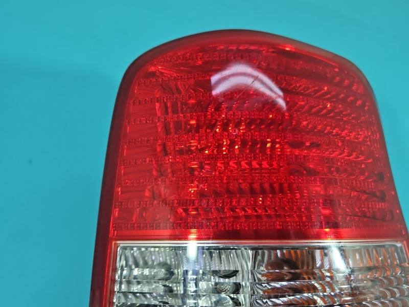 Ліхтар задній правий Kia Carnival — фото деталі 4
