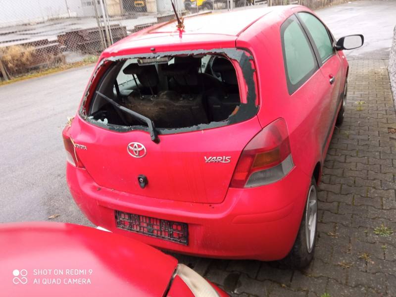 Ліхтар задній правий Toyota Yaris 2 — фото деталі 11