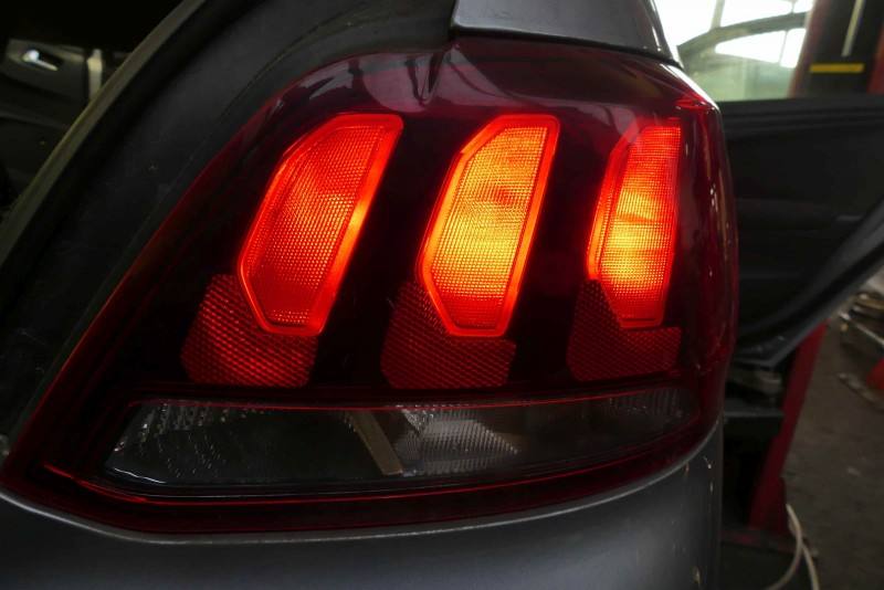 Ліхтар задній правий Peugeot 301 9817299580