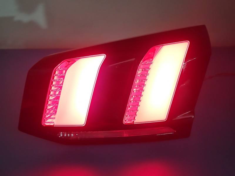 Ліхтар задній правий Peugeot 5008 9811027780