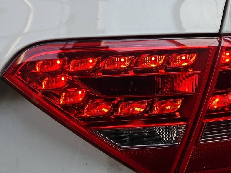 Ліхтар задній правий Audi A5 8T 8T0945094B