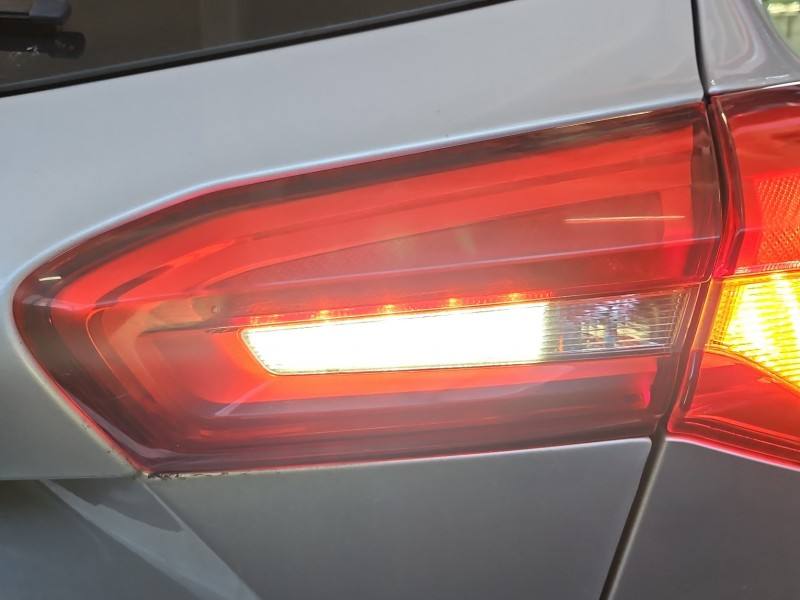 Ліхтар задній правий Ford Focus JX7B-13A602-CA