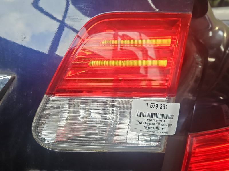 Ліхтар задній правий Toyota Avensis T27