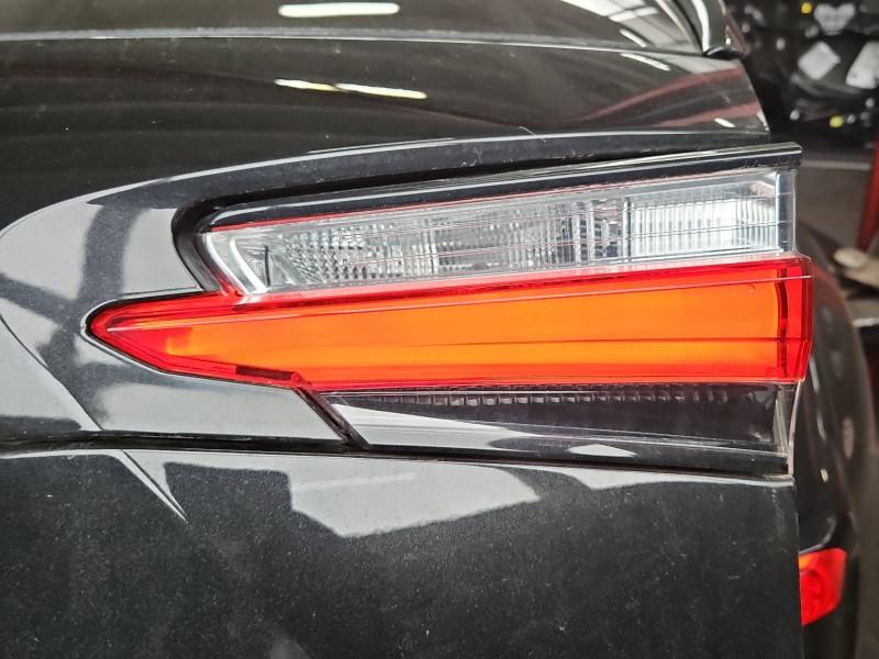 Фонарь задний правый Lexus NX