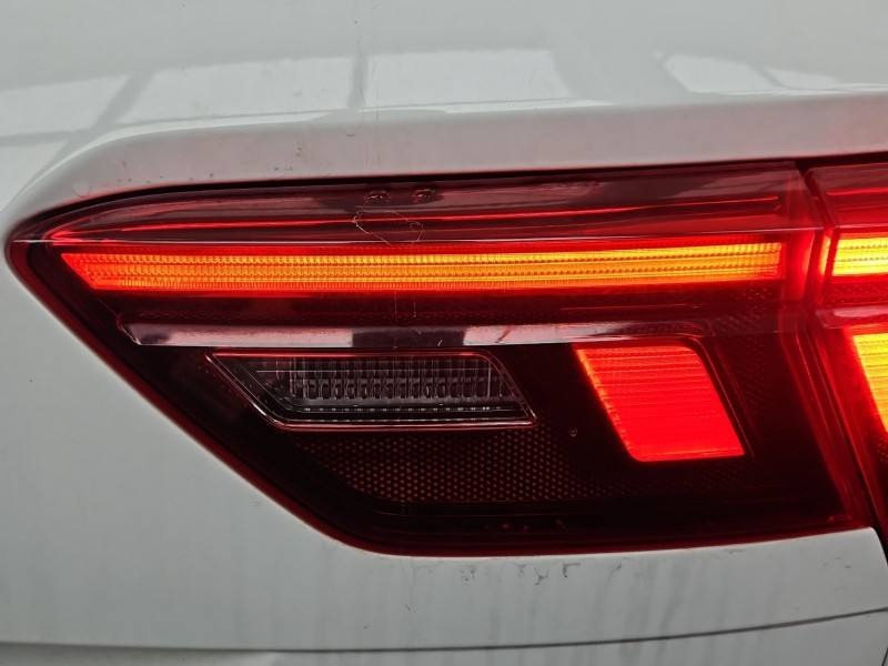 Ліхтар задній правий Volkswagen Tiguan 5NA945094F