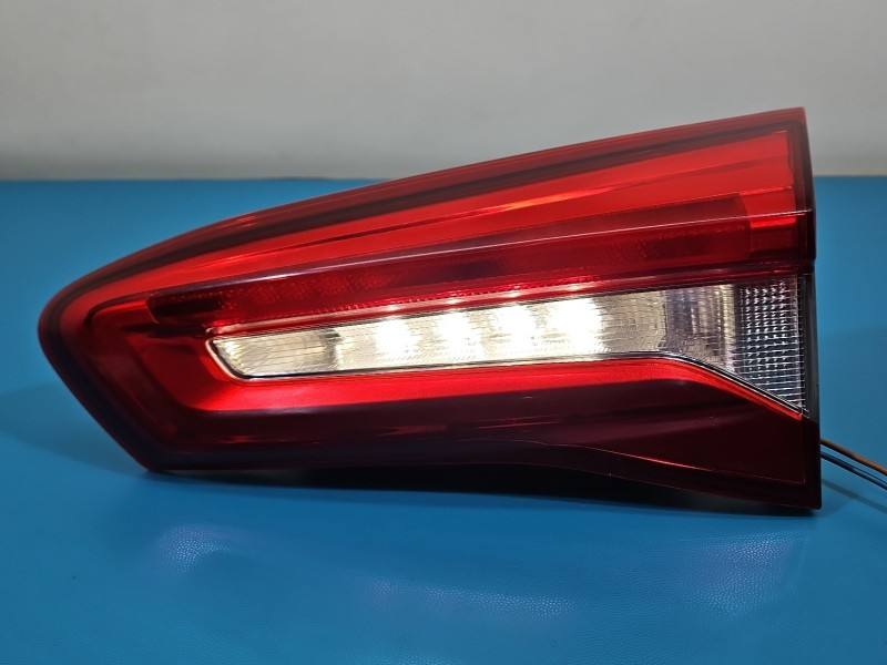 Ліхтар задній правий Ford Focus JX7B-13A602-EC