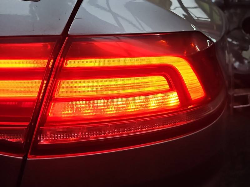Ліхтар задній правий Volkswagen Passat B8 — фото деталі 2