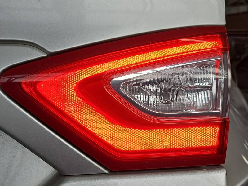 Ліхтар задній правий Ford Fusion DS73-13A602-BE