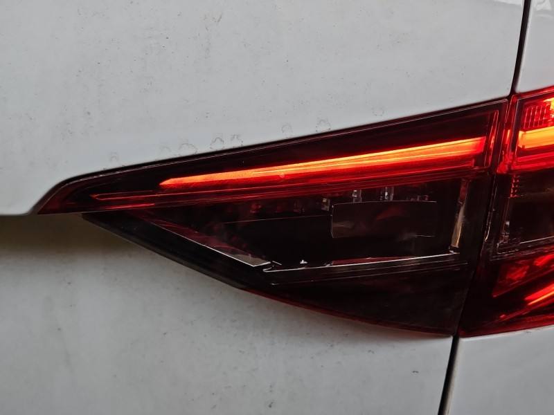 Ліхтар задній правий Skoda Superb 3 3V9945308B