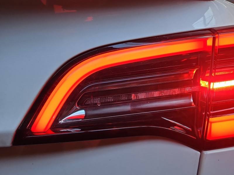 Фонарь задний правый Tesla Model S 1077402-00-0