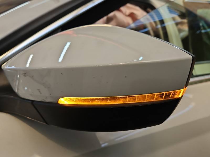 Дзеркало заднього виду ліве Skoda Octavia 4