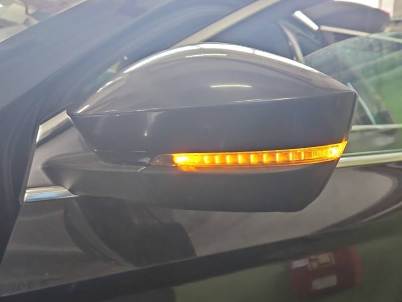 Дзеркало заднього виду ліве Skoda Karoq E90411394
