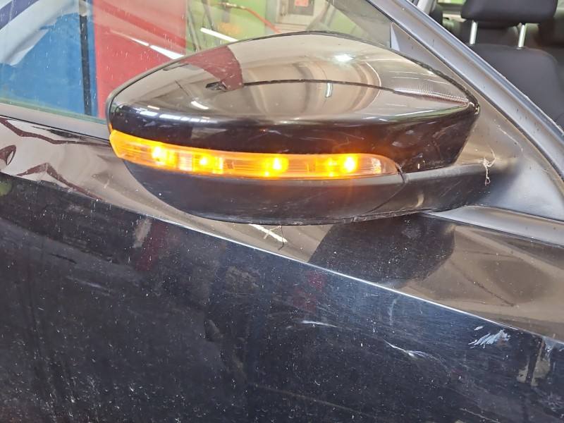 Дзеркало заднього виду праве Volkswagen Jetta