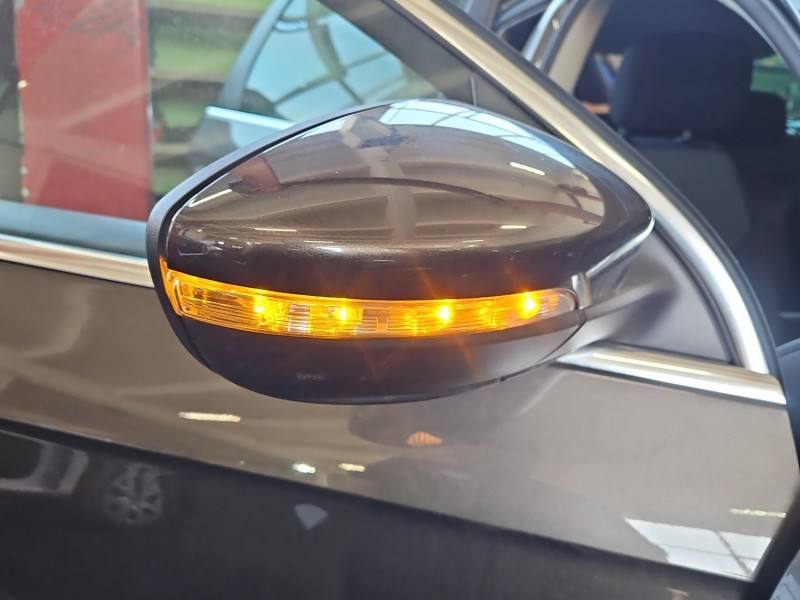 Дзеркало заднього виду праве Volkswagen Passat B7