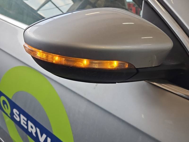 Дзеркало заднього виду праве Volkswagen Passat B7