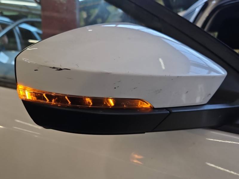 Дзеркало заднього виду праве Skoda Octavia 3