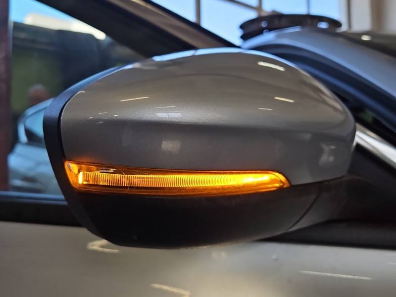 Дзеркало заднього виду праве Ford Focus