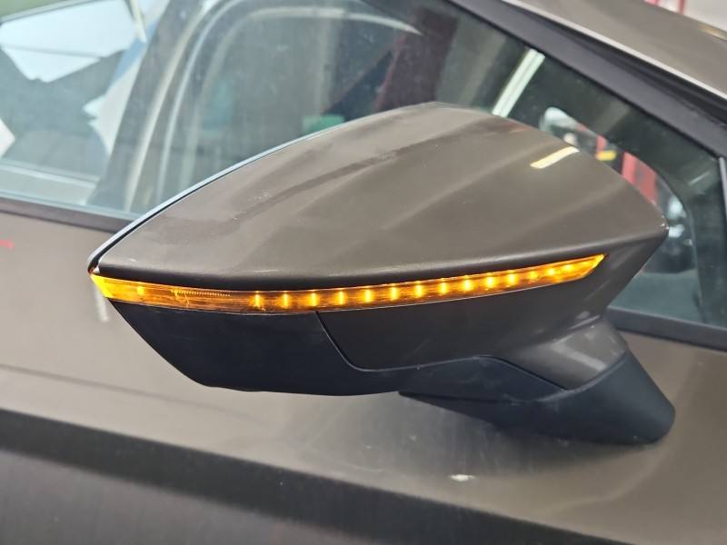 Дзеркало заднього виду праве Seat Leon