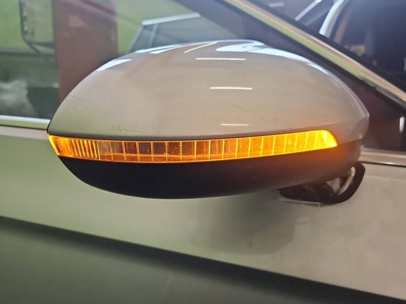 Дзеркало заднього виду праве Volkswagen Passat B8