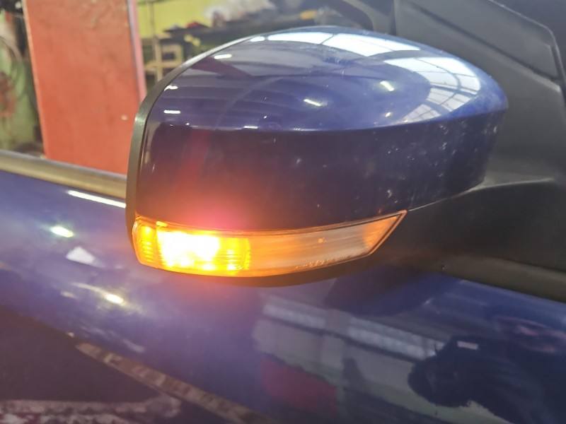 Дзеркало заднього виду праве Ford Focus