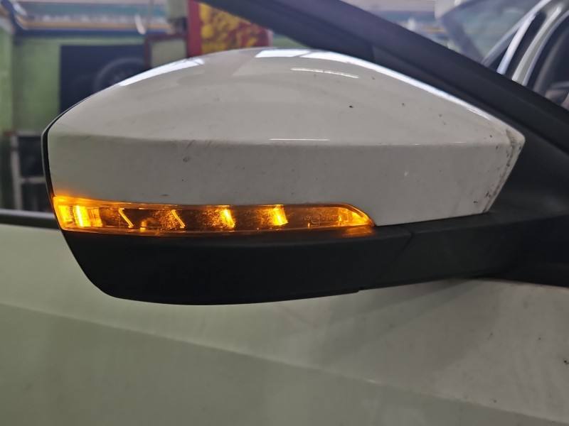 Дзеркало заднього виду праве Skoda Octavia 3