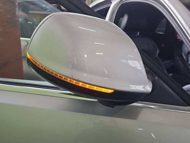 Дзеркало заднього виду праве Audi Q5