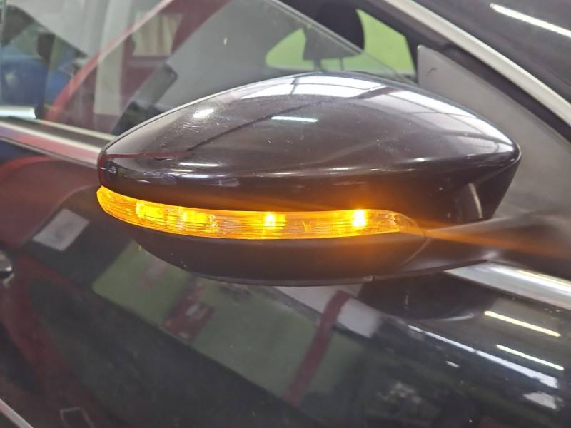 Дзеркало заднього виду праве Volkswagen Passat CC